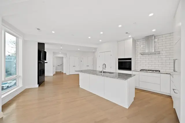 4383 Washington #2