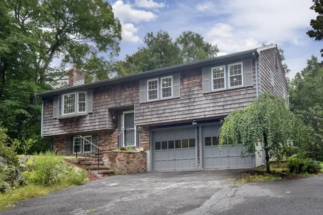 27 Woodland St