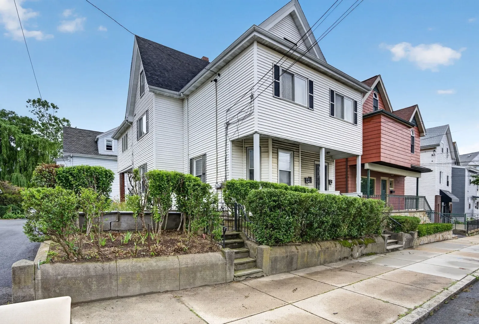549 Main St, Medford
