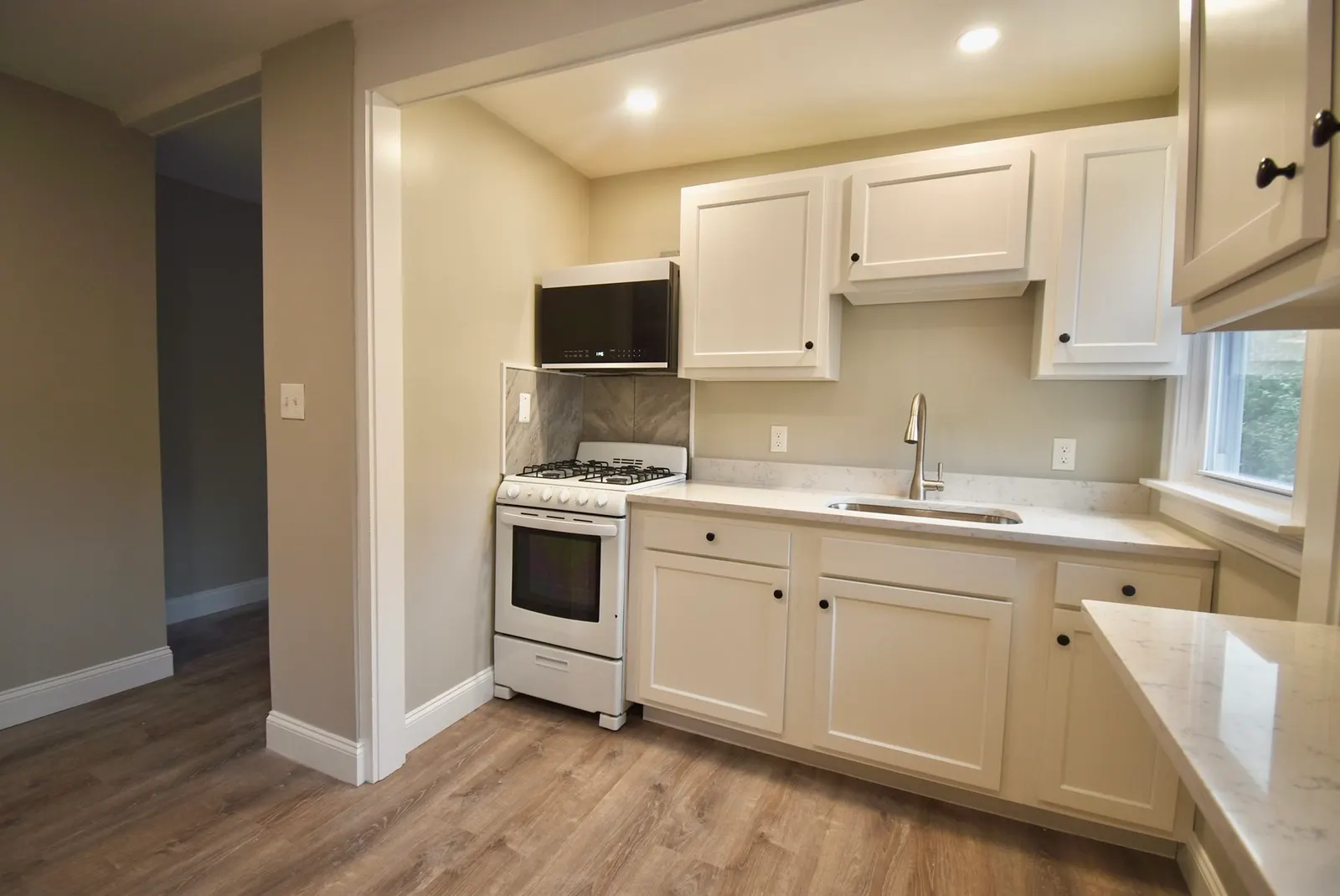 16 Magnolia Ave #1, Gloucester