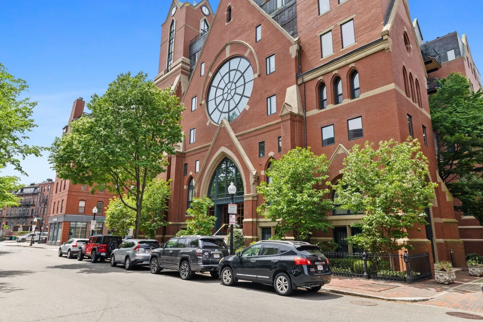 2 Clarendon St #301, Boston