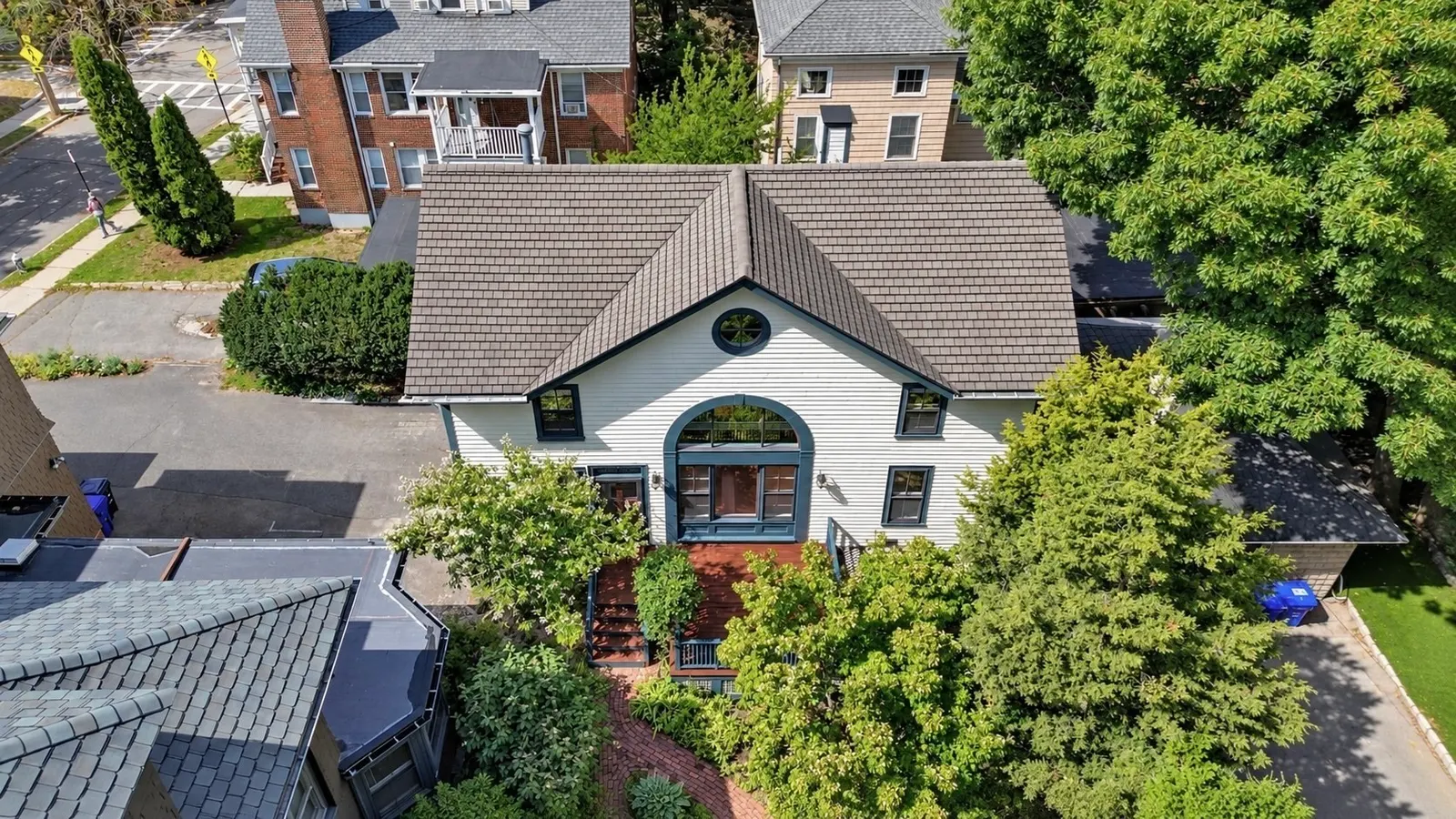 71 Abbottsford, Brookline