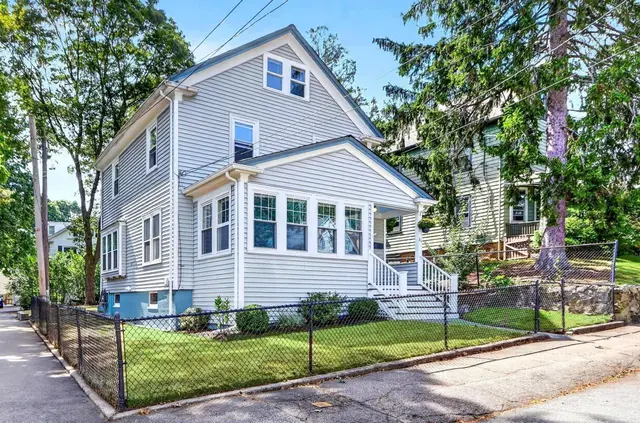 31 Greenhood St