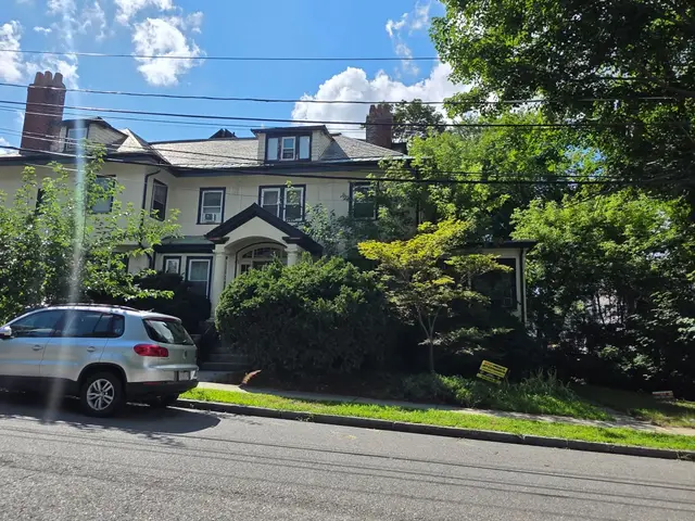 15 Bartlet Ave #TH