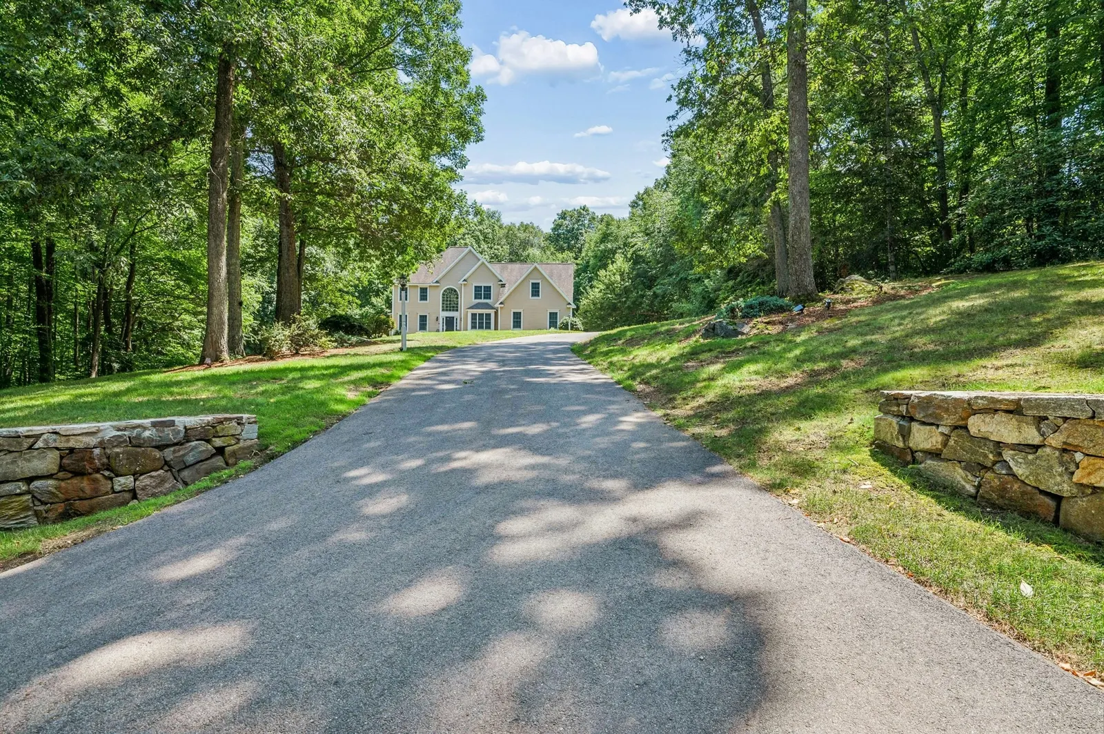 10 Burnett Road, Southborough