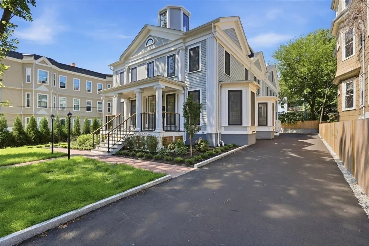 305 Chestnut Ave #1, Boston