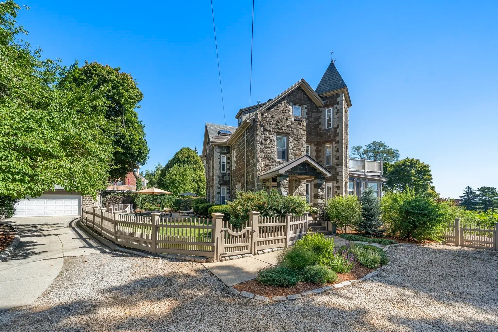 35 Grandview Ave #1, Medford