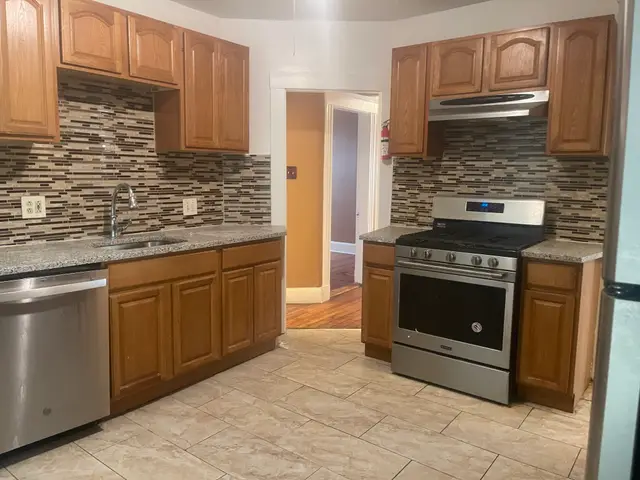 6 Bailey St #1