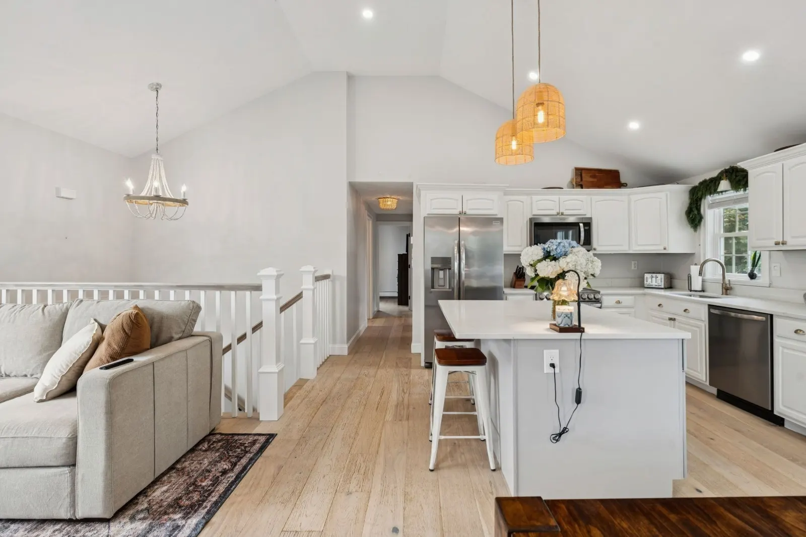8 Skyview Ln, Woburn