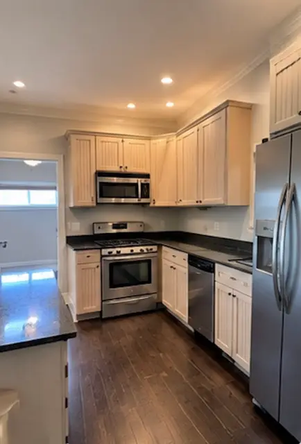 581 East 8th #1