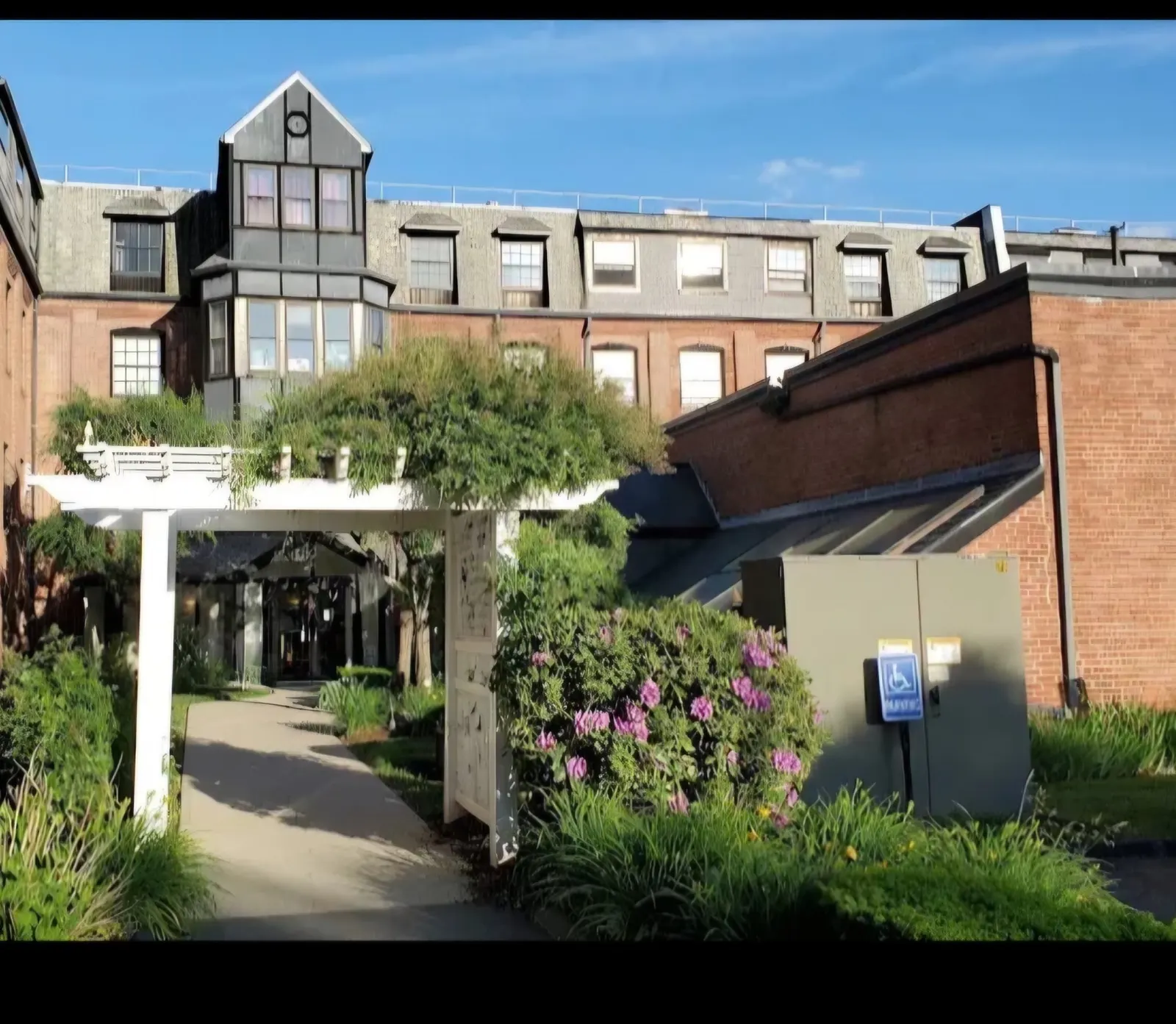 21 Linden St #320, Quincy