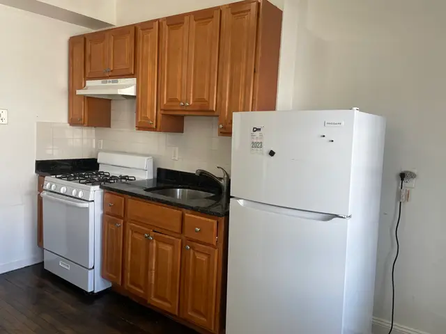 746 Broadway #7