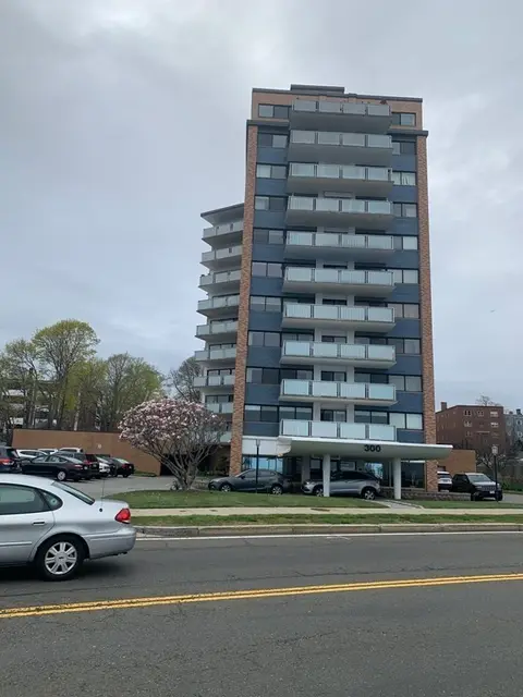 300 Lynn Shore Dr #603