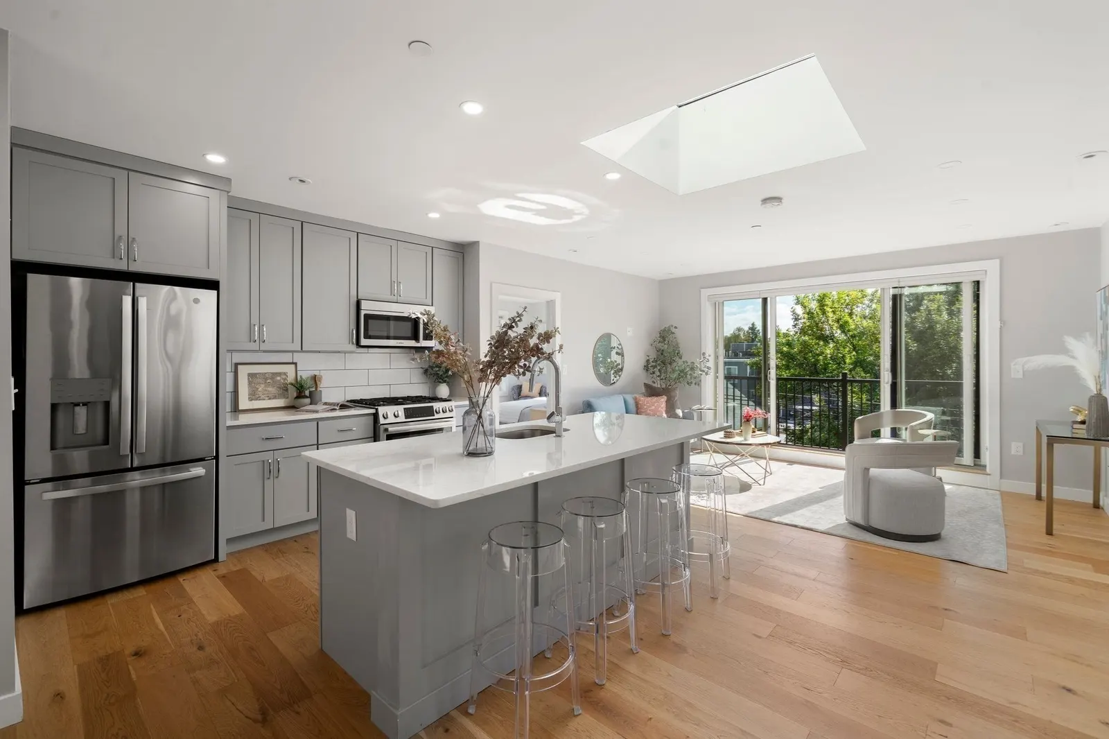 10 Everett #401, Boston