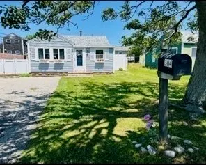 304 Plymouth Ave, Marshfield