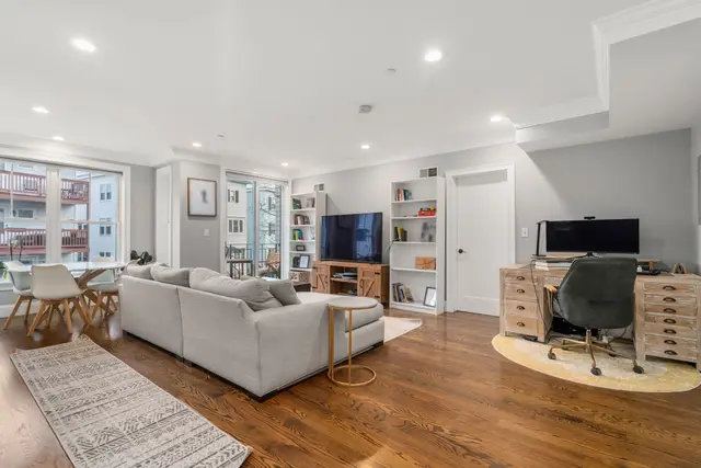 136 Sydney St #5