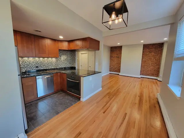 390 Riverway #16