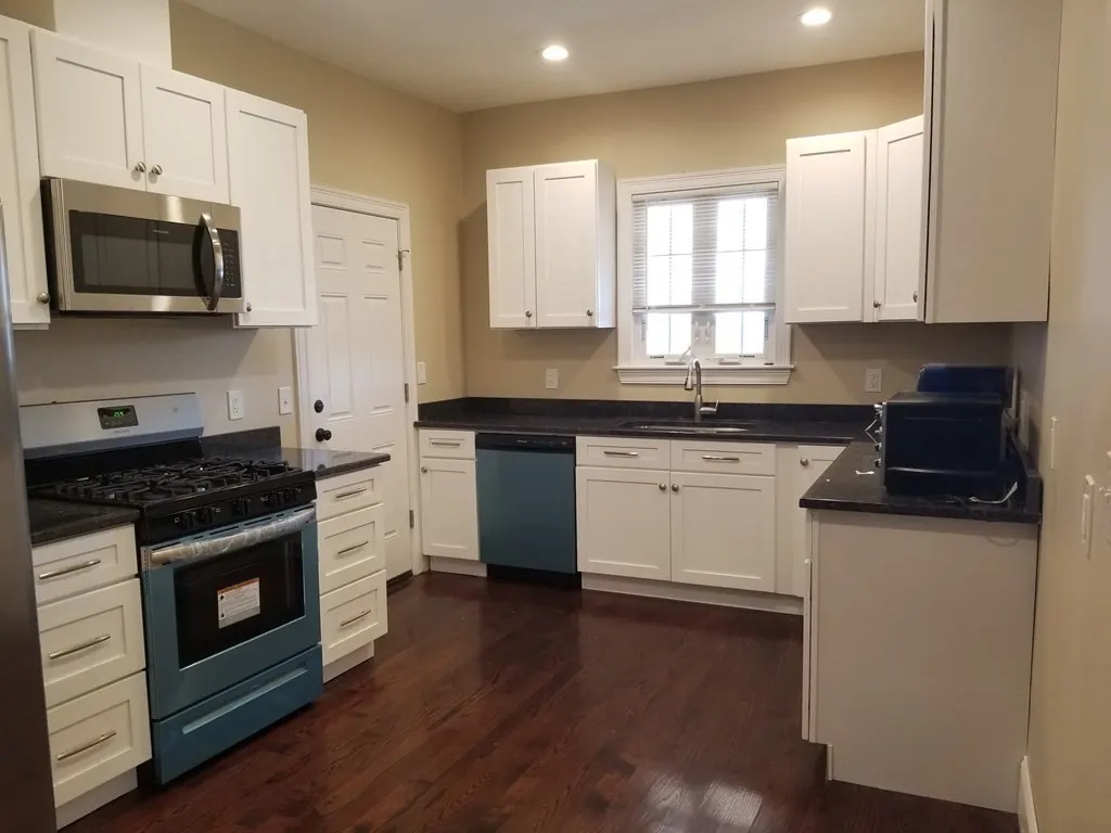 21 Brookledge #2R, Boston