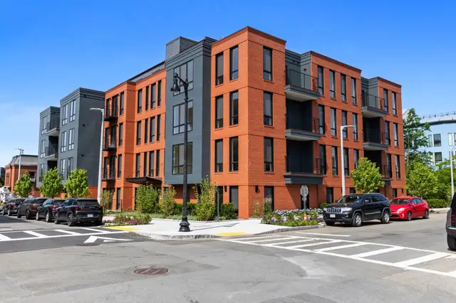 118 B Street #204