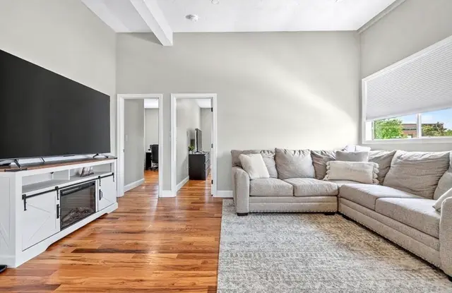 217 Highland Ave #5