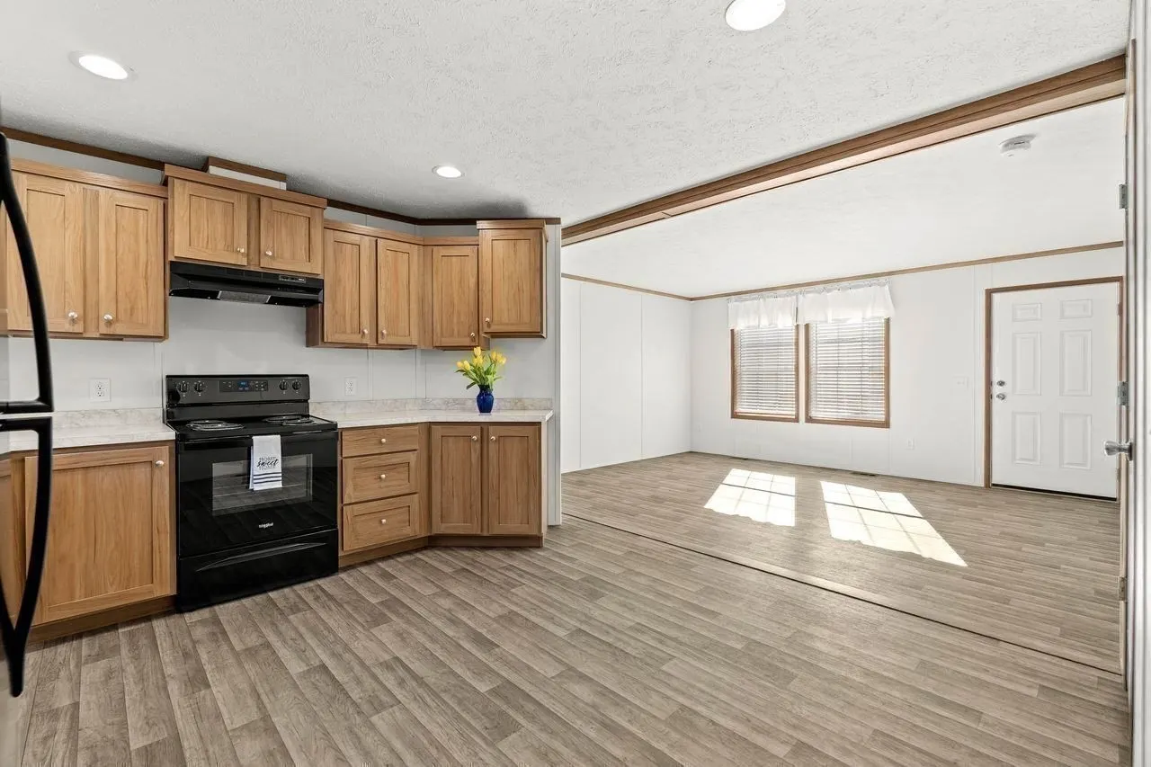 200 North St #23-B, Danvers