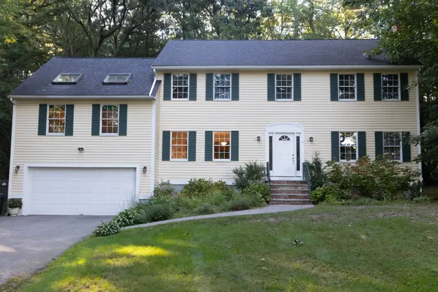 4 Mead Circle