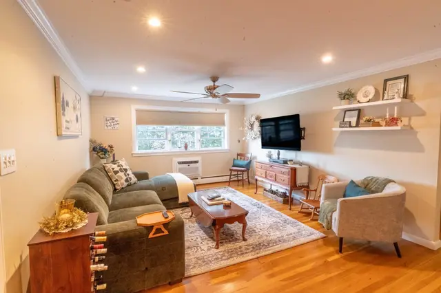 4 Nixon Ln #5