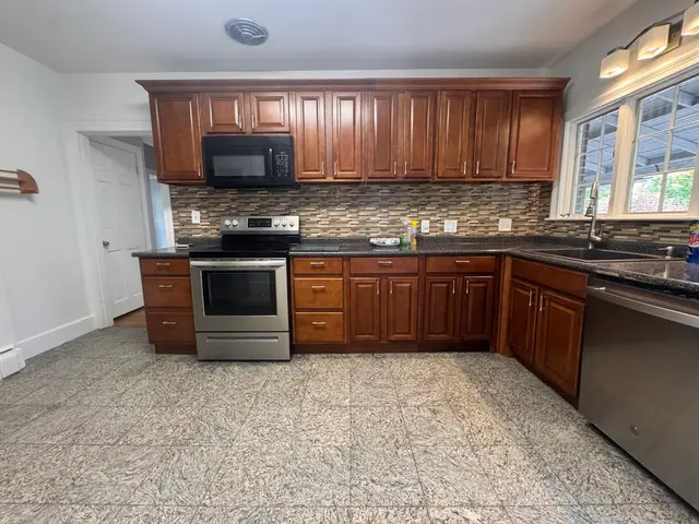 10-12 Webster St #1