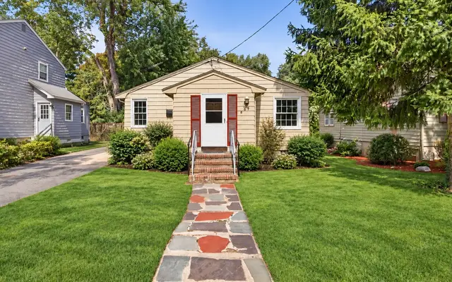 24 Grapevine Ave