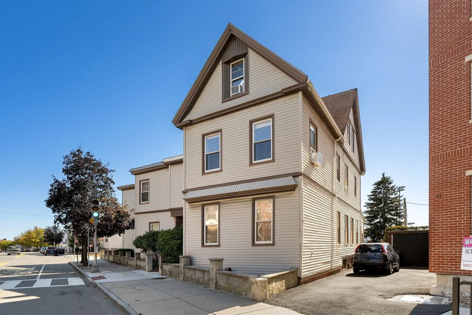 91 Chelsea St, Everett