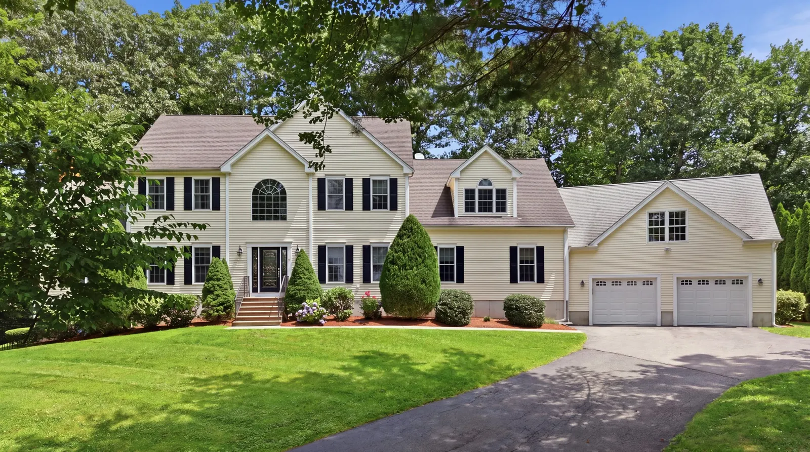 8 Karen Ln, Milford