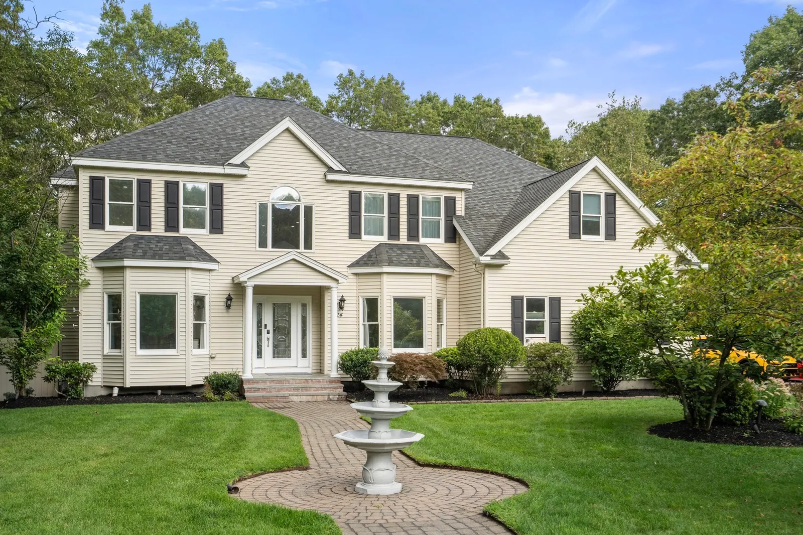 24 Old Connecticut Path, Ashland