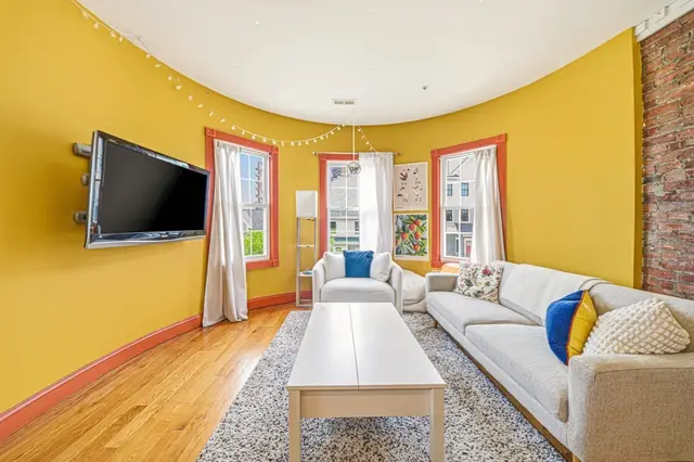 12-14 Everett St #202