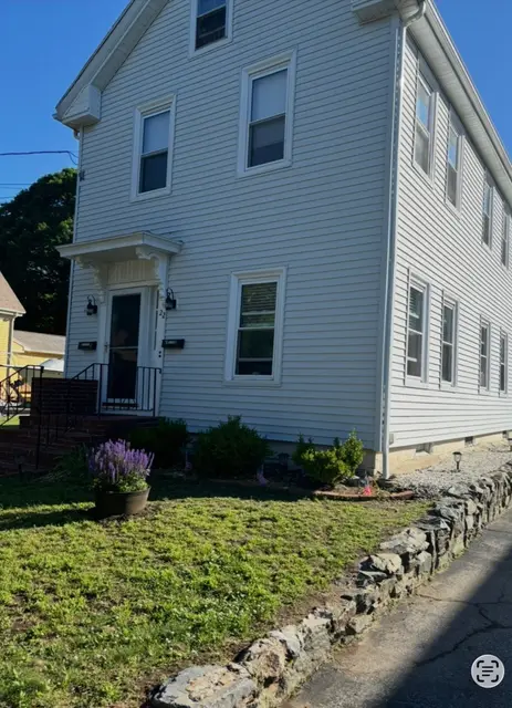 22 Lawrence St #2