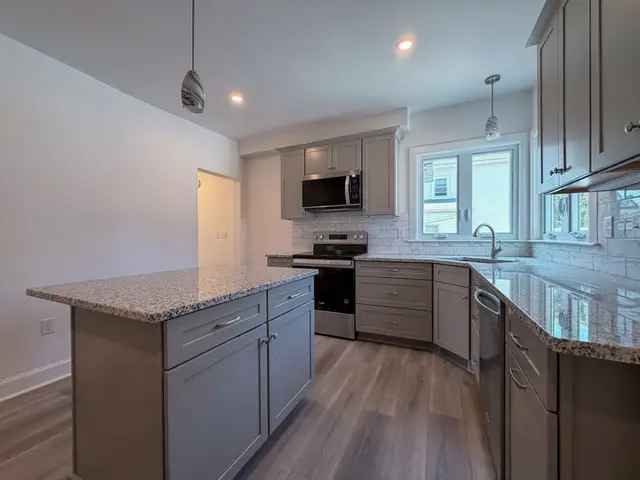 100 Sheridan Ave #100