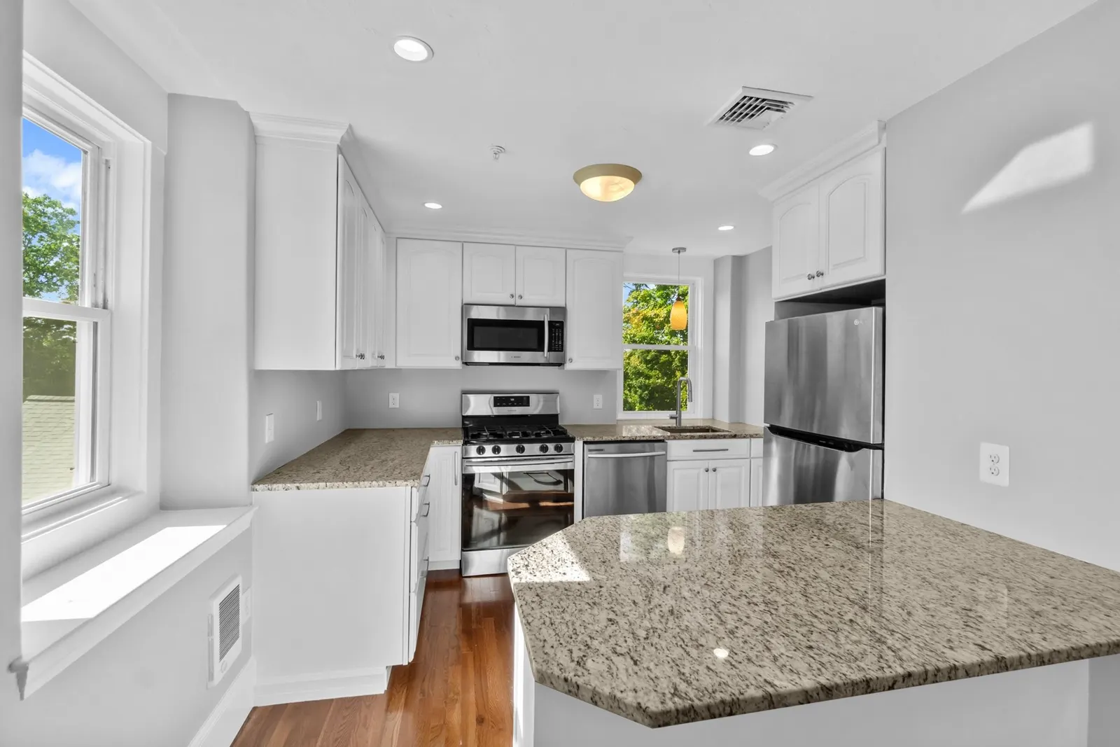 55 Sunnyside #3, Boston