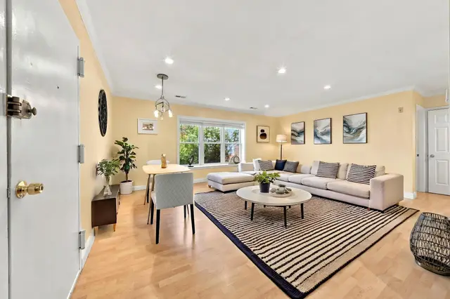 160 Newton St #3
