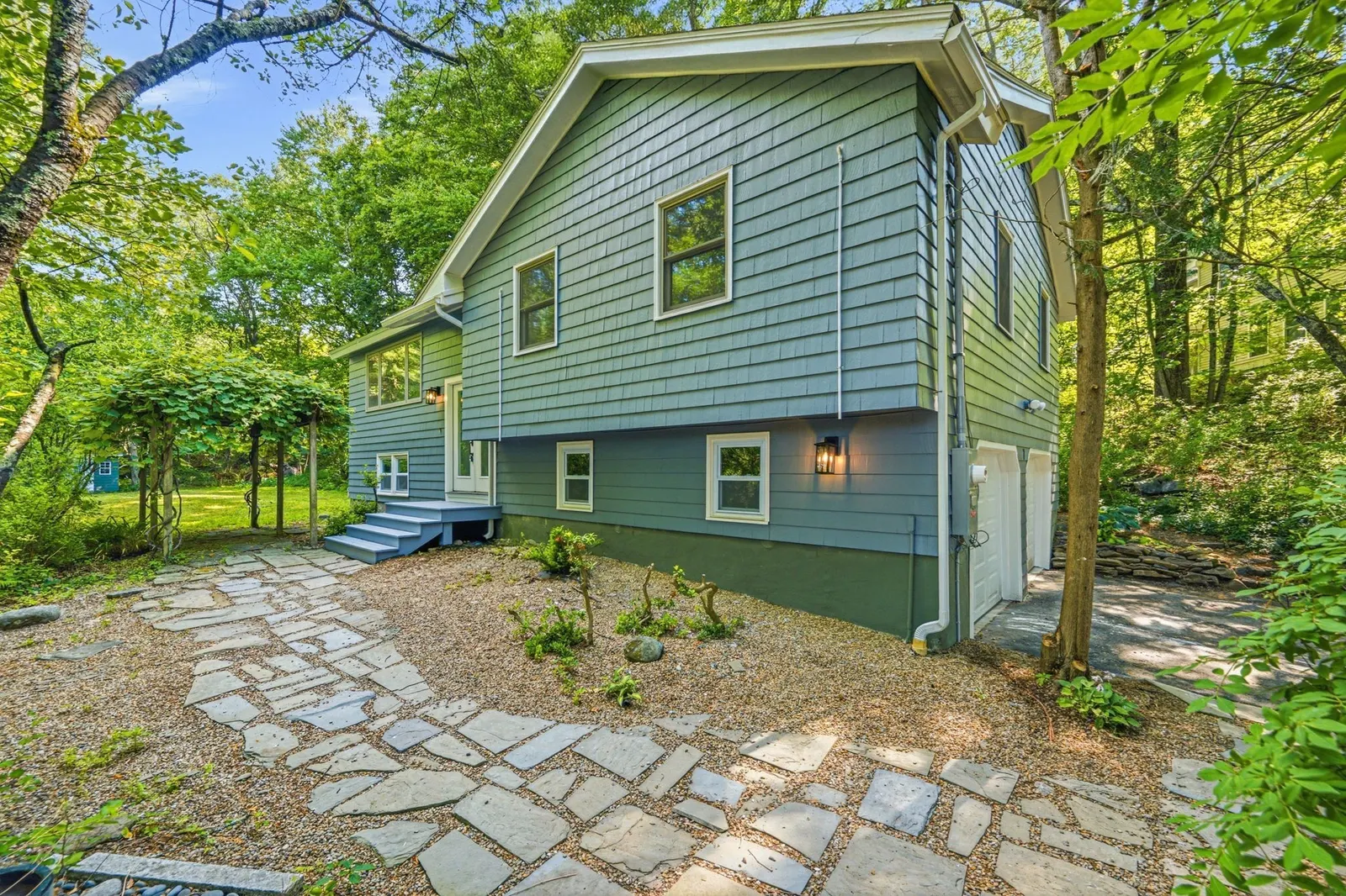 7 Hillcrest Dr, Acton