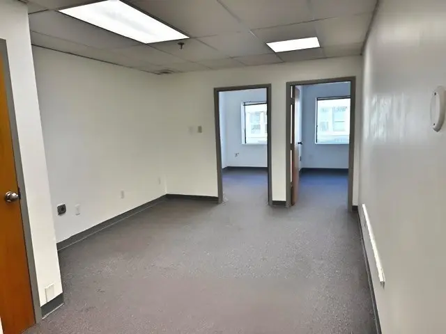 200 Lincoln St #404