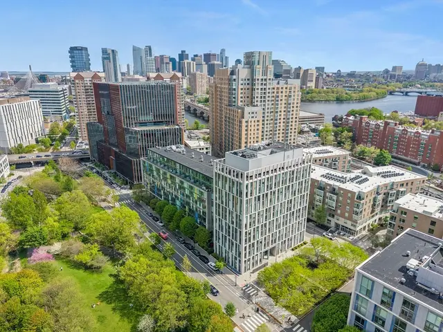 2 Earhart St #308