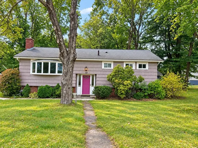 13 Lee Cir