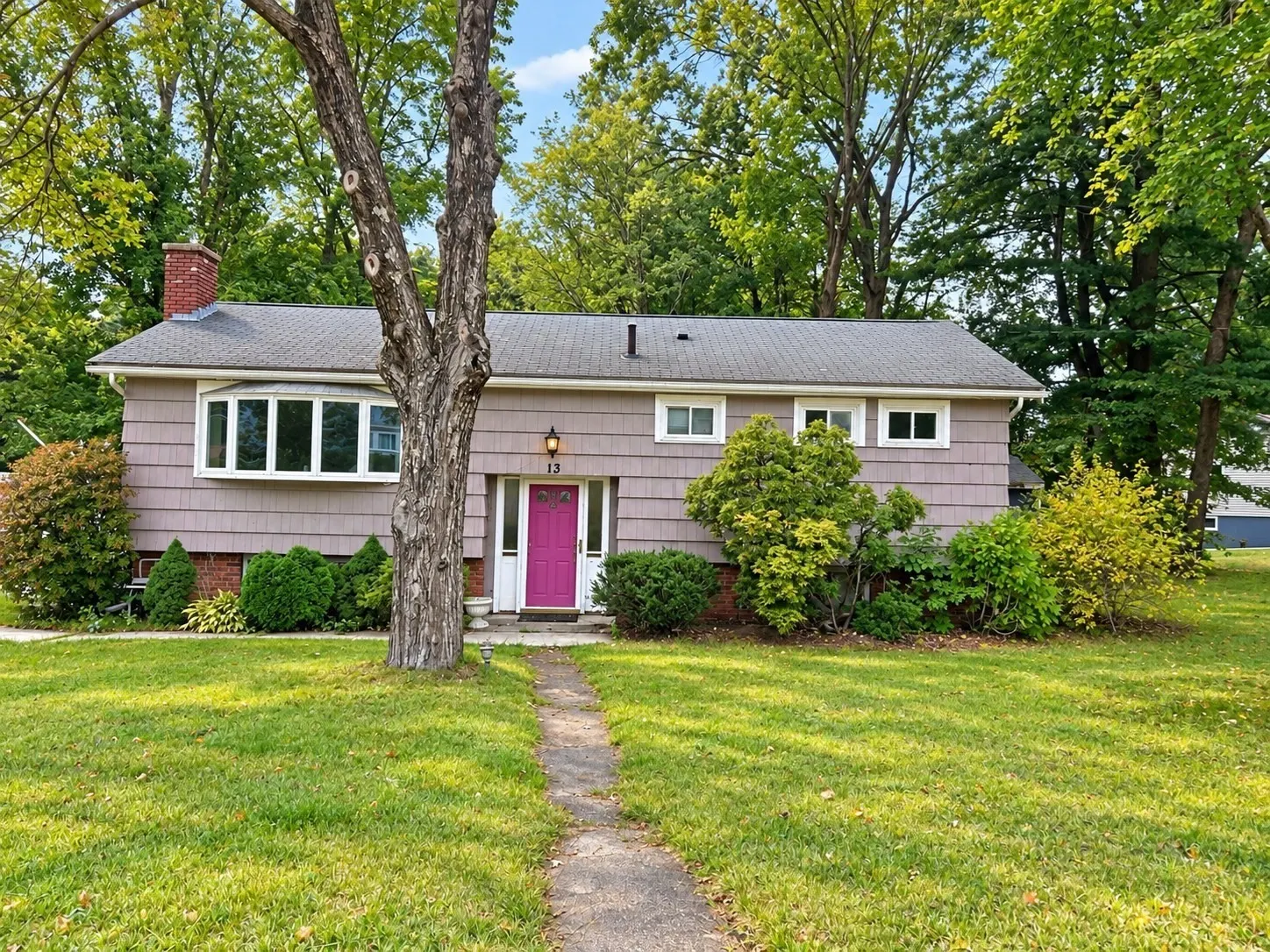 13 Lee Cir, Hudson