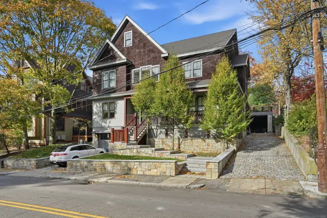 24 Sigourney St #2