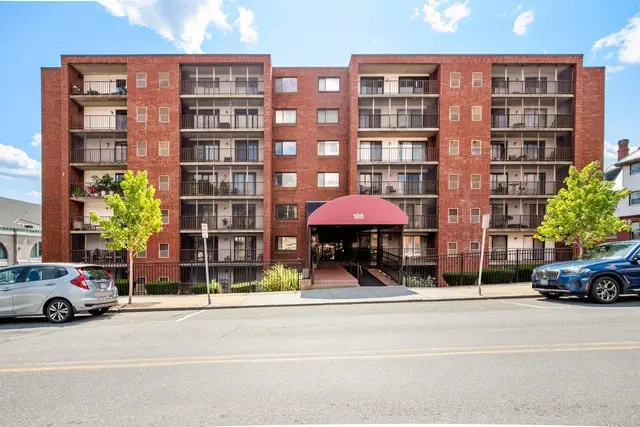 100 High St #206