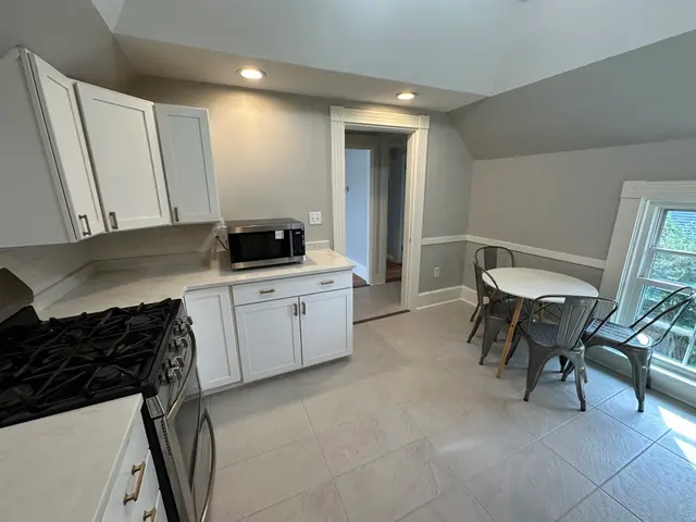 18 Maple Street #1