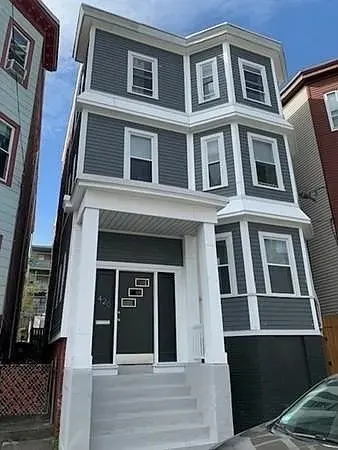 420 Saratoga Street #3, Boston