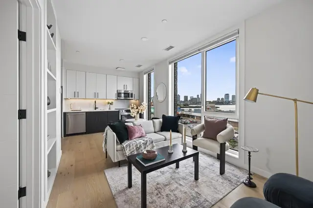 40 William Kelly Sq #403