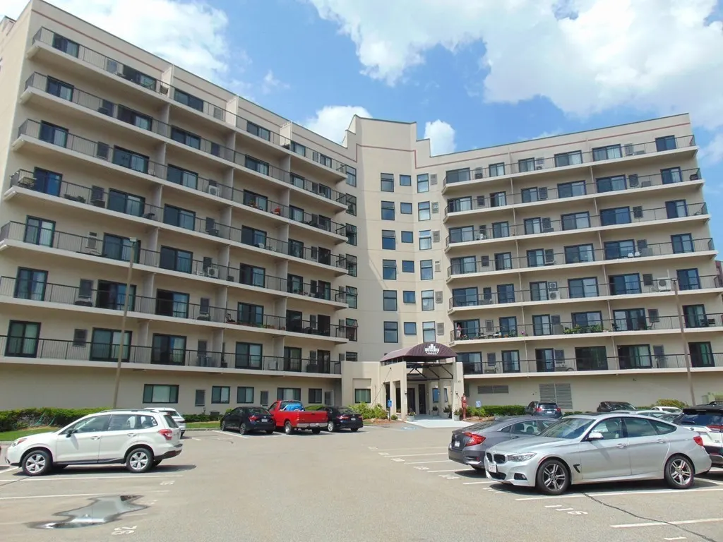 133 Commander Shea Blvd #821, Quincy