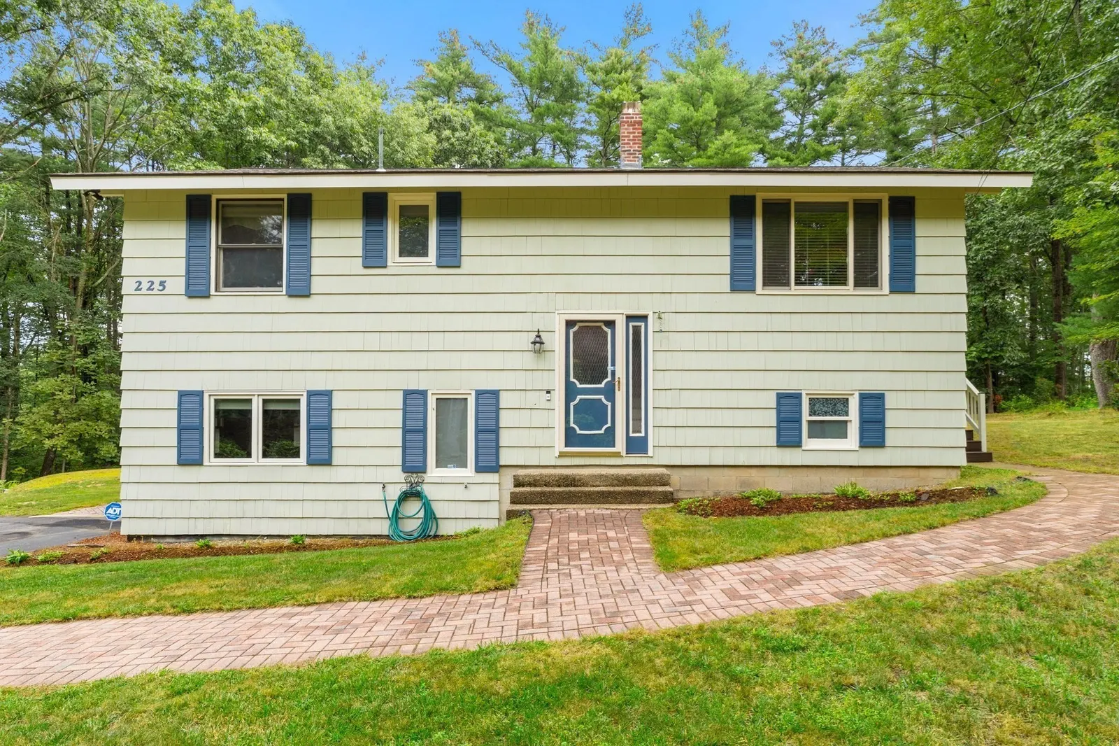 225 Taylor Rd, Stow