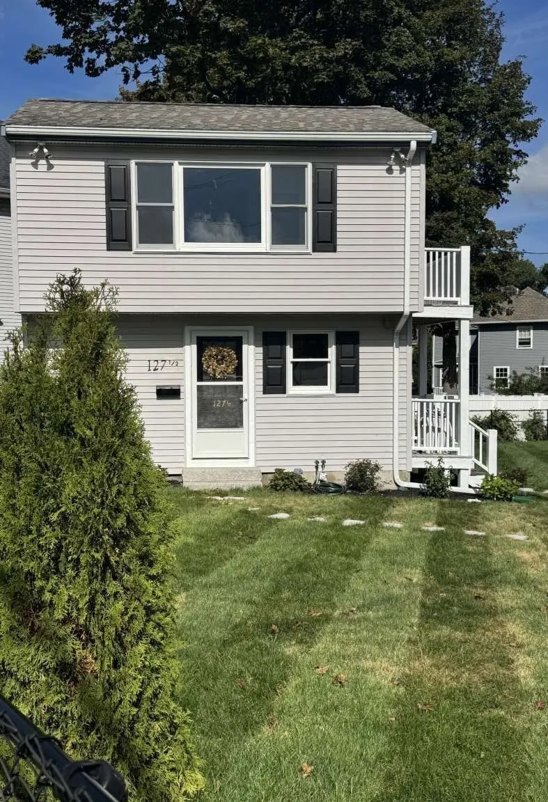 127 1/2 Bridge Street #127 1/2, Beverly